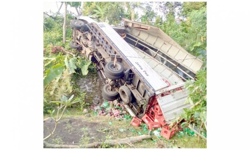 Rem Blong Truk  Terjun ke Jurang Bali Tribune